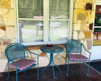 10th St. Bungalow Downtown, Bandera, TX. - Bandera - Patio