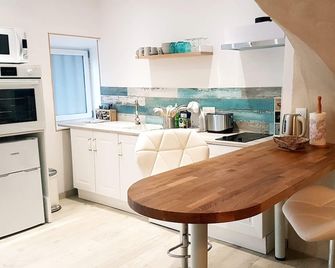 Les Insolites De Champeix - Saint-Floret - Kitchen