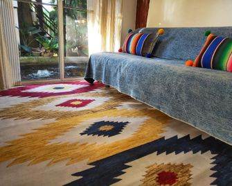 Living Dreams Guest House - Chiang Mai - Bedroom