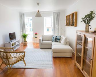 Apartamentos Praça Amarela by Heart of Funchal - Funchal - Living room