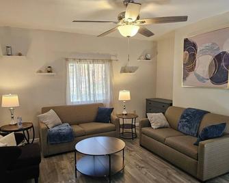 Amazing 3 bedroom, 1.5 bath Dream Home near Franciscan Univ. in Steubenville - Steubenville