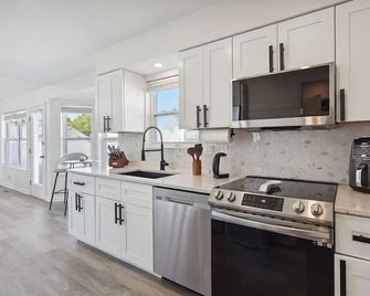 Tranquil Pet Friendly Retreat Residence - Reynoldsburg - Keuken