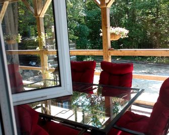 The Guest House at Eugenia Falls - Flesherton - Balcony