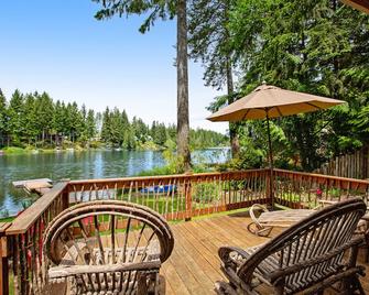 Best Catch Cabin - Belfair - Balcony