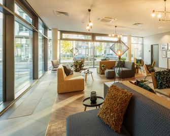 Holiday Inn - The Niu, Mesh Stuttgart Messe By IHG - Stuttgart - Lounge