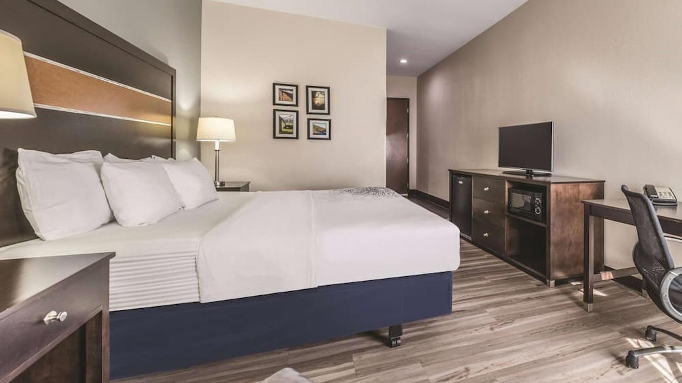 La Quinta Inn & Suites by Wyndham Tulsa - Catoosa Route 66