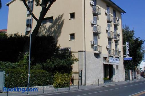 Hotel Roma - Pisa - Building