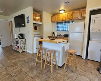 Central Disney Charming Pet Friendly House - Disney - Kitchen