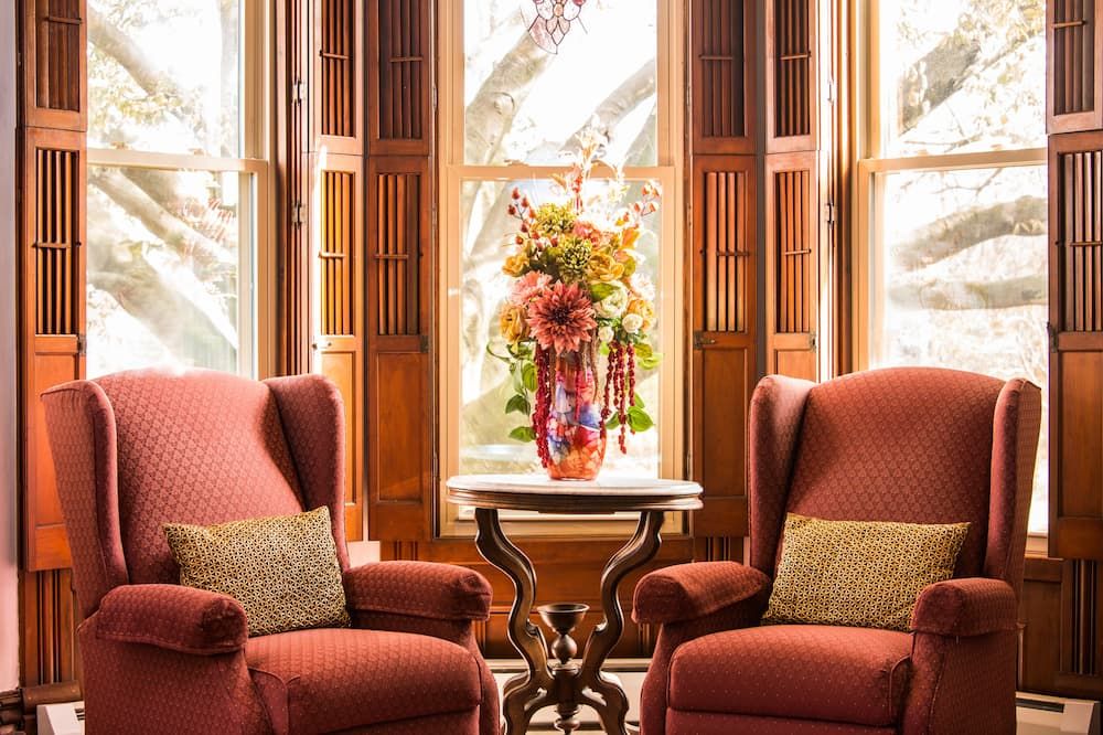 Sutherland House Victorian Bed And Breakfast - Canandaigua - Lounge