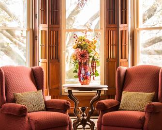 Sutherland House Victorian Bed And Breakfast - Canandaigua - Lounge