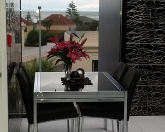 Sumner Re Treat Luxury Apartments - Christchurch - Lounge