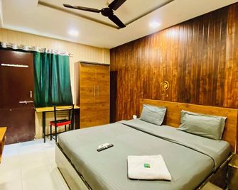 Hotel Ivanna - Indore - Slaapkamer