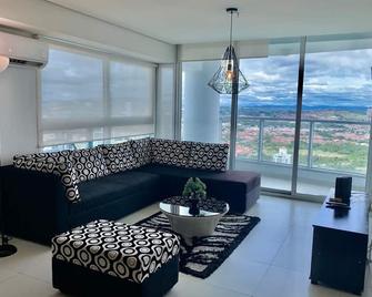 Miramar I Comfortable 1bdr With Park View - Panama Stadt - Wohnzimmer