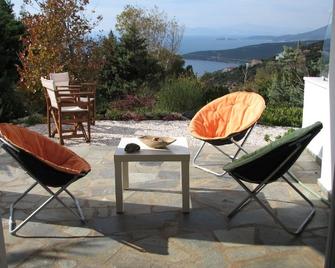 Sunset View House Overlooking The Bay - Marmari - Patio