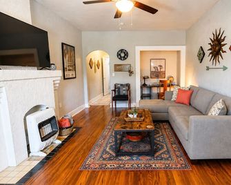 The Cozy, Fiber Internet, Roku Tvs, Wash - Chickasha - Sala de estar