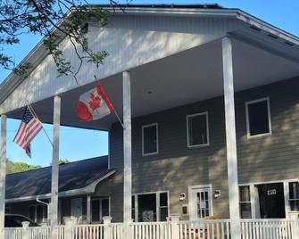 Capt.'s Inn & Suites - Александрія Бей - Будівля