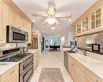 Cottage on Lido Key - One block to Beach Pool - Sarasota - Keittiö