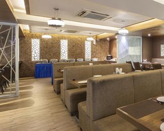Hotel Host Inn - Ahmedabad - Restaurante