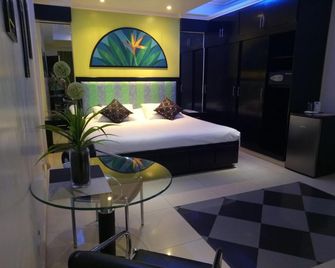 Fields Walking Street Hotel - Mabalacat - Habitación