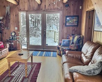 Aux Retrouvailles - Lac-Mégantic - Living room