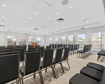 DoubleTree by Hilton New York JFK Airport - Queens - Mötesrum