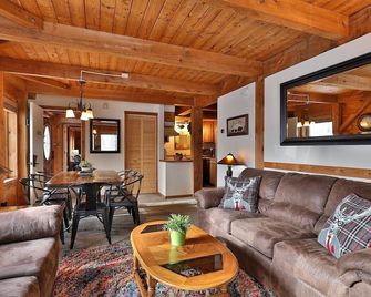 Killington Cabin - Right Unit - Sleeps 10 In 4 Br, 2 Ba Cozy Escape - Killington - Living room