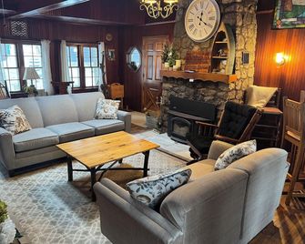 Cozy cottage in the heart of Waupaca's Chain O Lakes - Waupaca