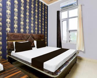 Hotel O Dhindsa Haveli - 파티알라 - 침실