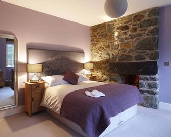 ذا كروس فوكسيز - بار غريل آند رومز - دولجيلو - غرفة نوم