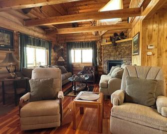 Cozy cabin in beautiful Meeker, CO-10 miles from town, perfect for OHV travelers - Meeker