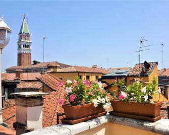 Locanda Antica Venezia - Venice - Balcony