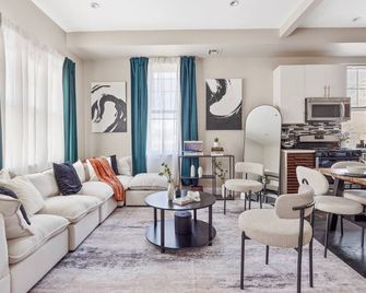 Biggest Duplex 6BD in Bushwick for 16 Guests - Brooklyn - Living room