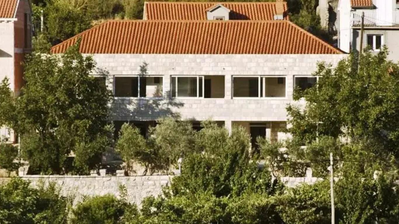 Country House Pansion