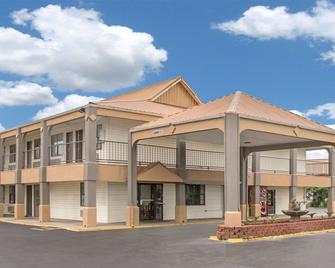 Days Inn by Wyndham Monroe - Monroe - Edificio