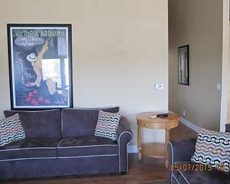 In The Midst Of It All! - South Haven - Living room