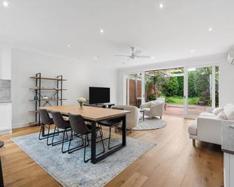 Luxury Renovated Home, Quiet street- Light Modern - Bondi Junction