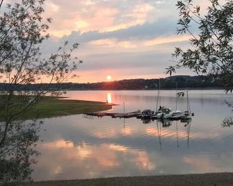 Ferienwohnung Seeloft mit Balkon und Seeblick - Möhnesee - Außenansicht
