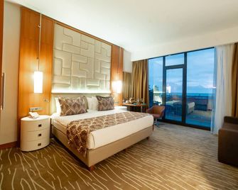 Grand Bellagio Batumi Convention & Casino Hotel - Batumi - Bedroom