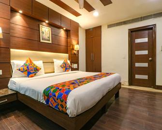 Fabhotel Admire Suites - New Delhi - Bedroom