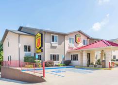 Super 8 by Wyndham Bloomington - Bloomington - Toà nhà