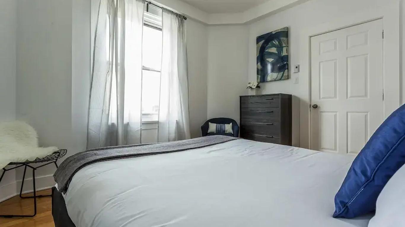 Posh Mile End Suites by Sonder