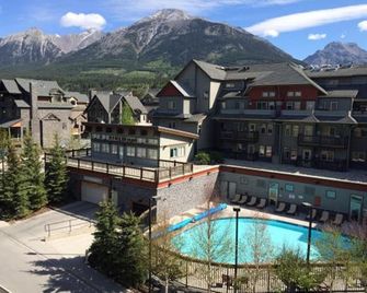 Lodges At Canmore Hot Tub & Heated Swimming Pool, Private Laundry, Kitchen&bbq - Canmore - Bâtiment