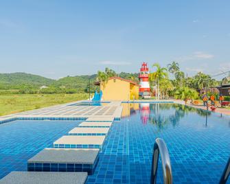 Apinya Resort Bangsarey - Bang Sare - Piscina