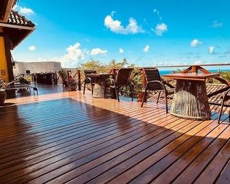 بوسادا بدراس سيكاس - فرناندو دي نورونا - شرفة