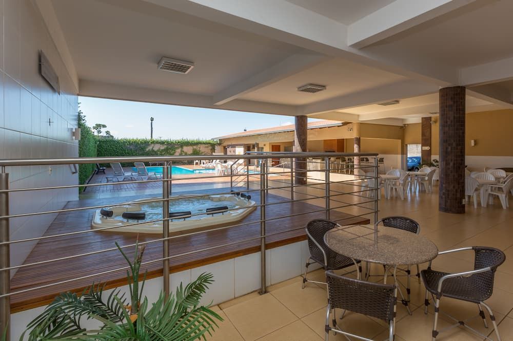 Luz Hotel by Castelo Itaipava - פוז דו איגוואסו - מרפסת