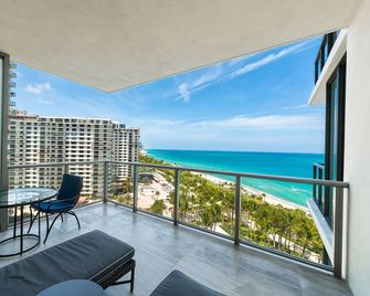 5 StarOcean Front 1478 Sq Ft Plus two large balconies Apartment sleeps 4-5 - Bal Harbour - Балкон