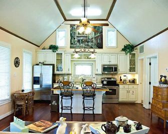 Lillian Farms Bed & Breakfast - Washington - Kitchen