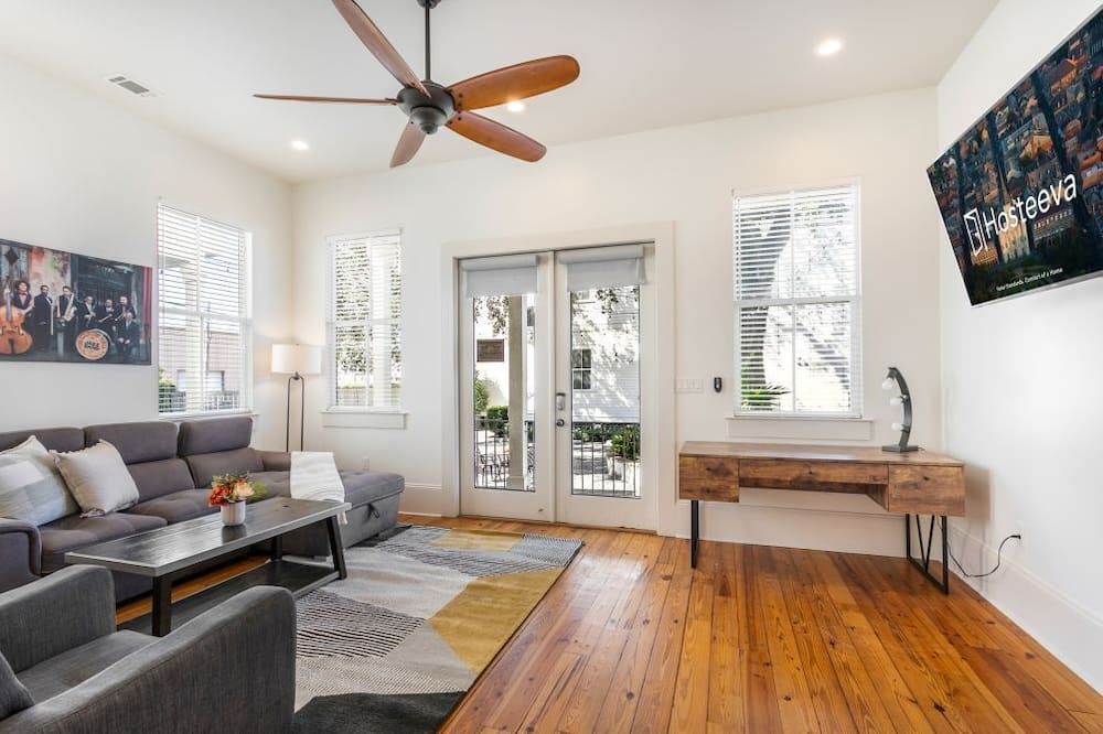 Amazing 3BR Cottage off St Charles with Pool - ניו אורלינס - סלון