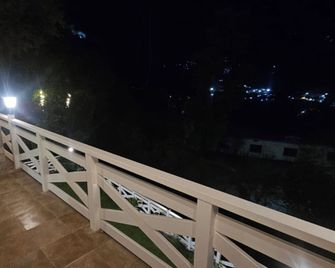 Aamantran Stay S A Boutique Homestay - Rudraprayāg - Balcony