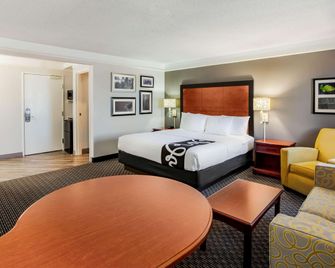 La Quinta Inn & Suites by Wyndham Houston Baytown East - Baytown - Phòng ngủ